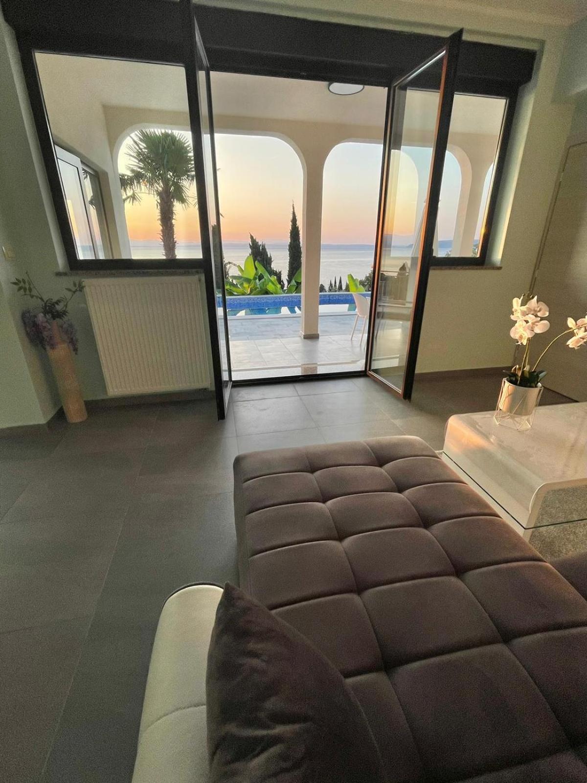 Villa Nikolla ลอฟราน ภายนอก รูปภาพ